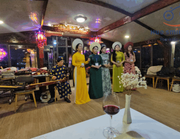 Tour Ăn Tối Và nghe ca Huế trên thuyền rồng 2 tiếng