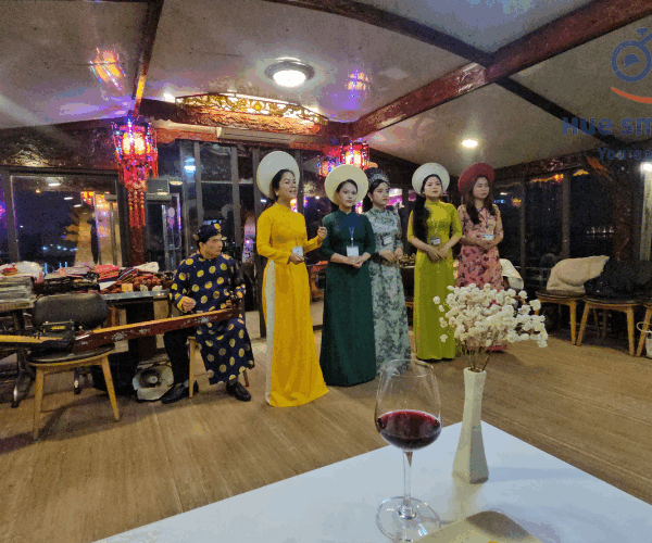 Tour Ăn Tối Và nghe ca Huế trên thuyền rồng 2 tiếng