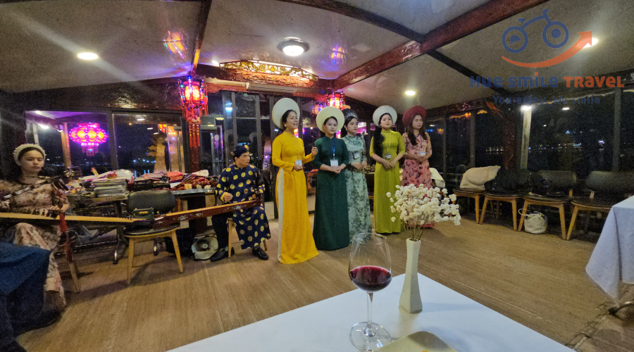 Tour Ăn Tối Và nghe ca Huế trên thuyền rồng 2 tiếng
